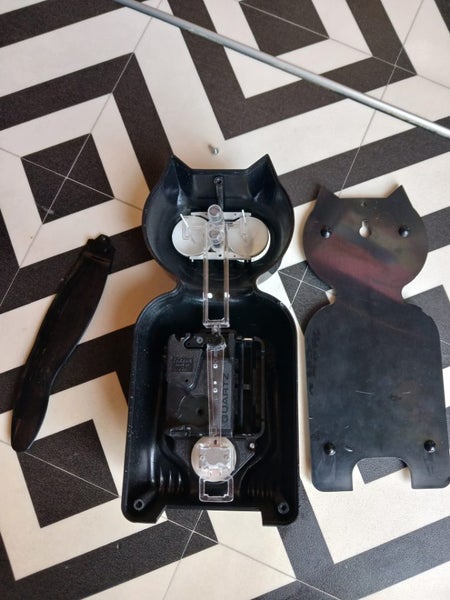 **MIDCENTURY STYLE "KITTY CAT" MOVING CLOCK* Carousel 5