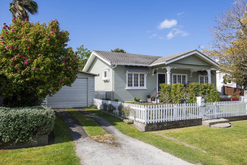 Character, Lifestyle & Location!64063373140098110