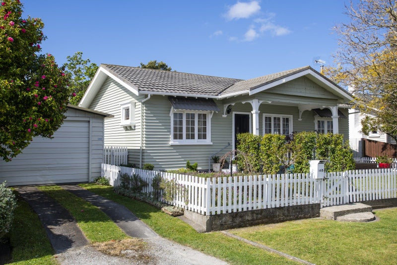 Character, Lifestyle & Location!64063373140098111