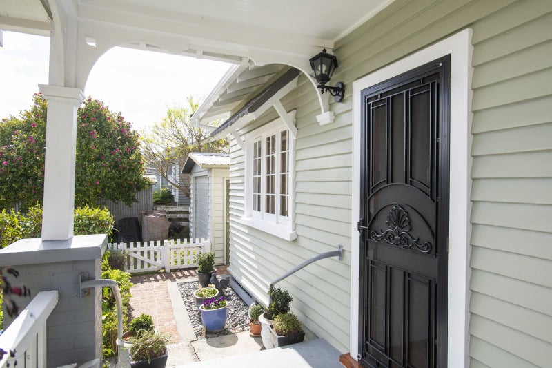 Character, Lifestyle & Location!64063373140098113
