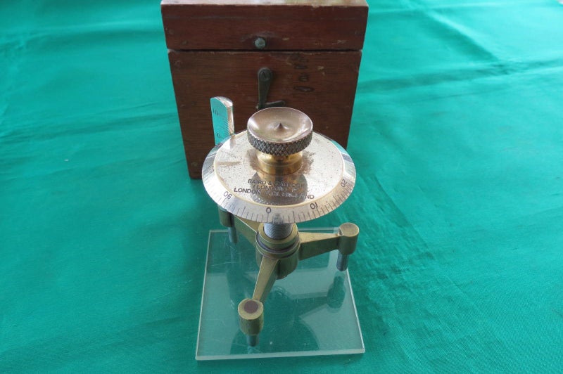 A Superb vintage Cased - Spherometer. Carousel 1