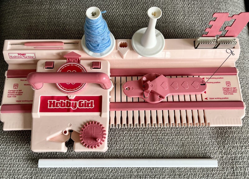 Vintage 1980s Tomy Hobby Girl Knitting Machine! Carousel 2