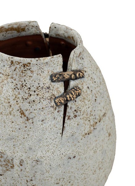 HAND PULLED VASE (18 x 18 x 24cm) Carousel 2