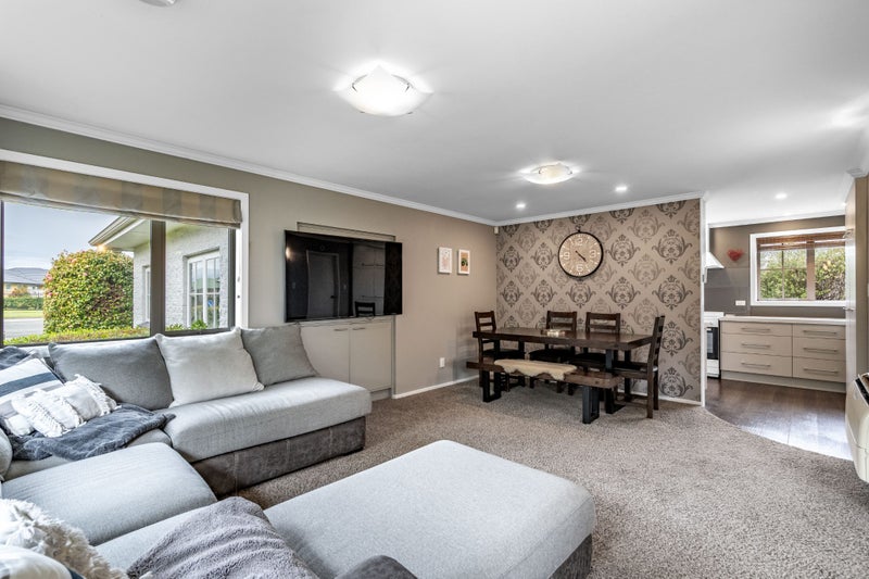 Sun, Style & Space!63986856203395114