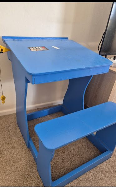Kids desk Carousel 1