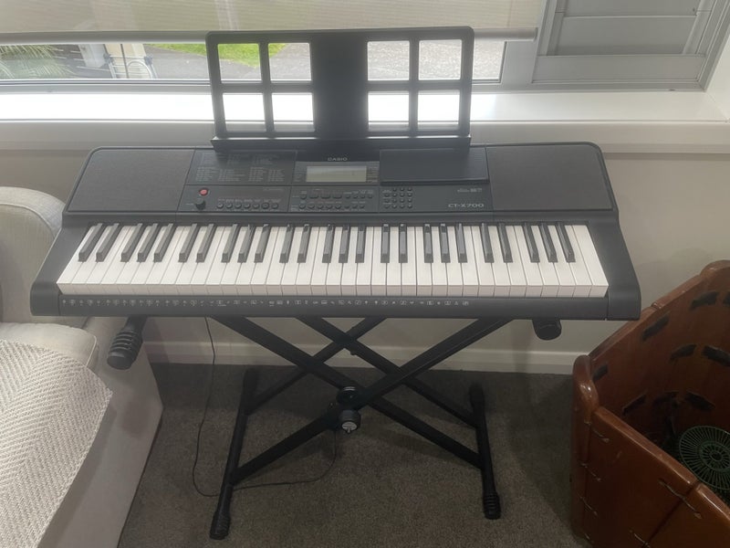 Casio CT - X700 keyboard with stand63987538285827110