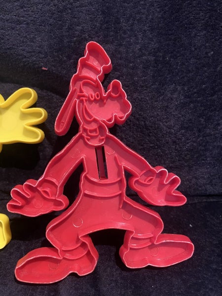 Vintage Disney Goofy and Donald Duck Cookie Cutters (1970s) Carousel 4