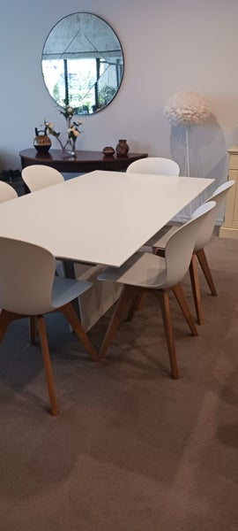 Bo Concept Dining Table and 8 Chairs63987891337091111