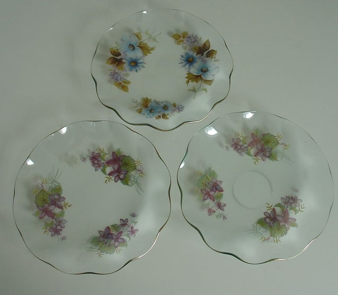 Mid century Reto Glass Plates x 3 Carousel 1