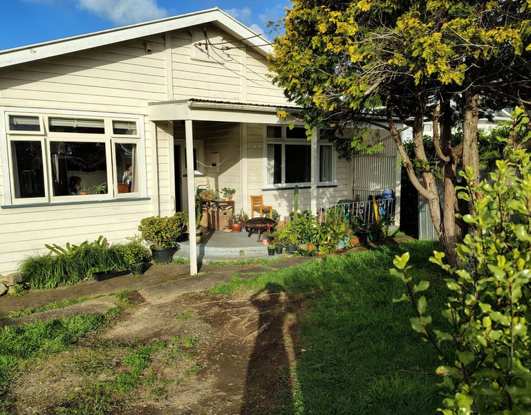 Point Chevalier, 4 bedrooms64659234347137111