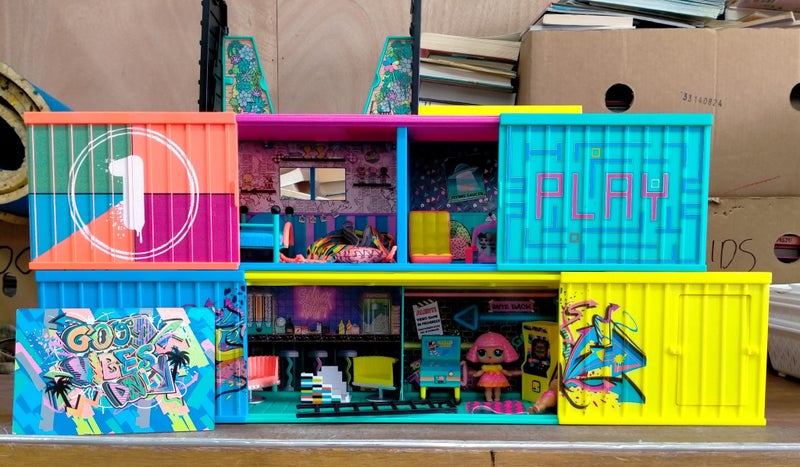 LOL container apartment house with sliding doors Carousel 1