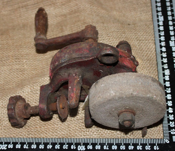 Hand Crank Sharpening Wheel (RB14D) Carousel 6