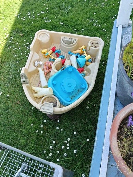 Fisher price pirate play water area. Carousel 1