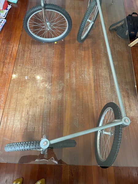 Quirky glass top bicycle table Carousel 2