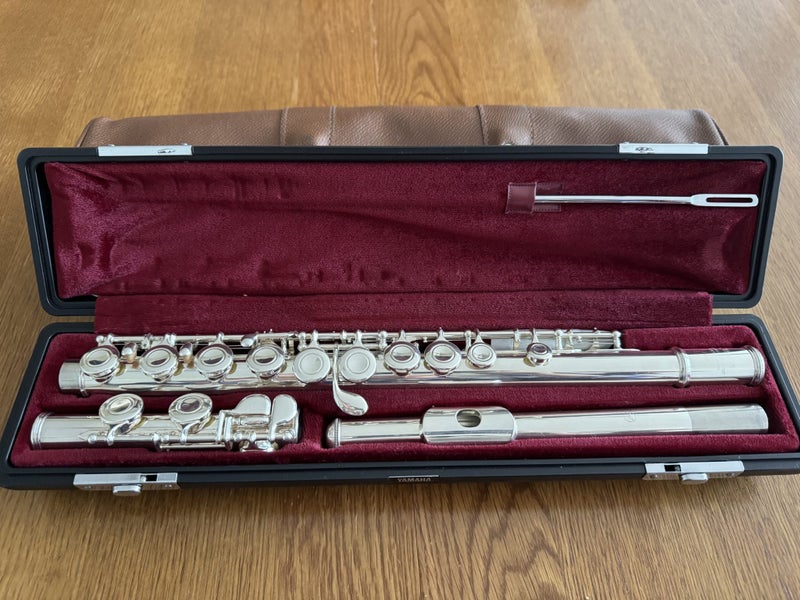 Flute “Yamaha” F100SII Carousel 1