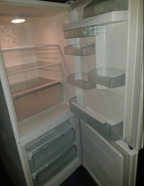 Westinghouse stainless steel fridge freezer 400 litres Carousel 7