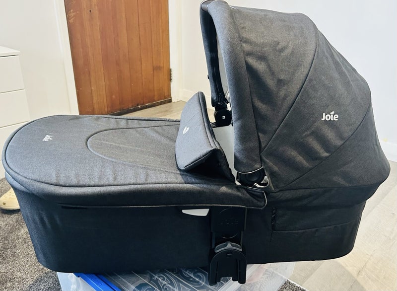 JOIE VERSATRAX RAMBLE CARRY COT, SHALE Carousel 1