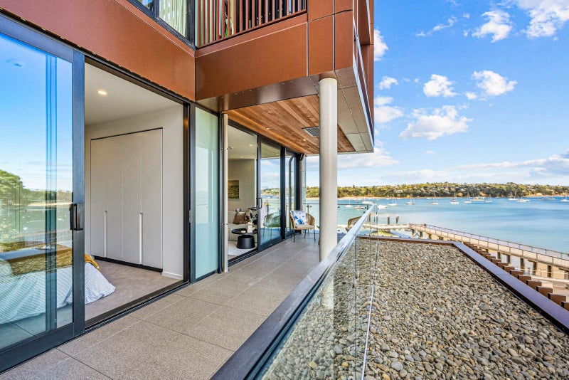 Harbourfront Perfection - Exceptional Value63997204832513114