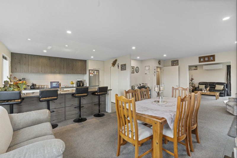 Immaculate, central and premium garaging64074361694978113