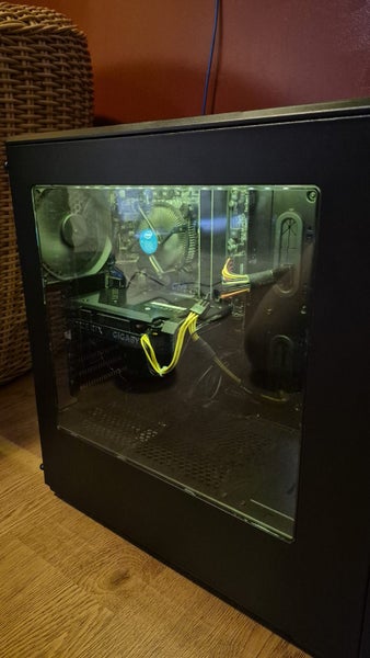 PC Gaming Set-up Carousel 7