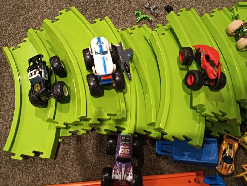 Cars, monster trucks and accessories Carousel 3
