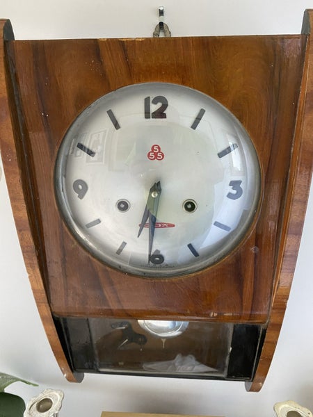 Wall Clock - Vintage Chiming 555 30-Day Clock Carousel 1