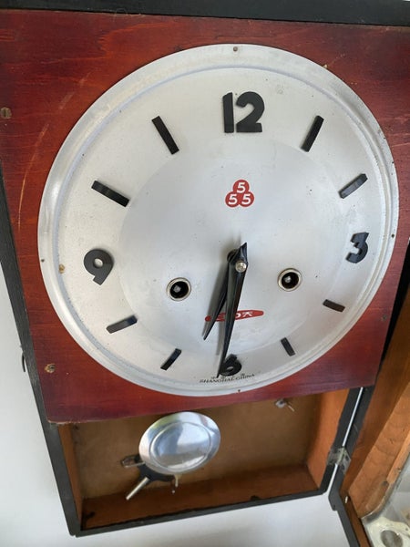 Wall Clock - Vintage Chiming 555 30-Day Clock Carousel 2