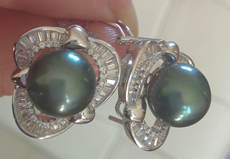 Peacock Green TAHITIAN Pearl Omega Back Heart Earring Carousel 2