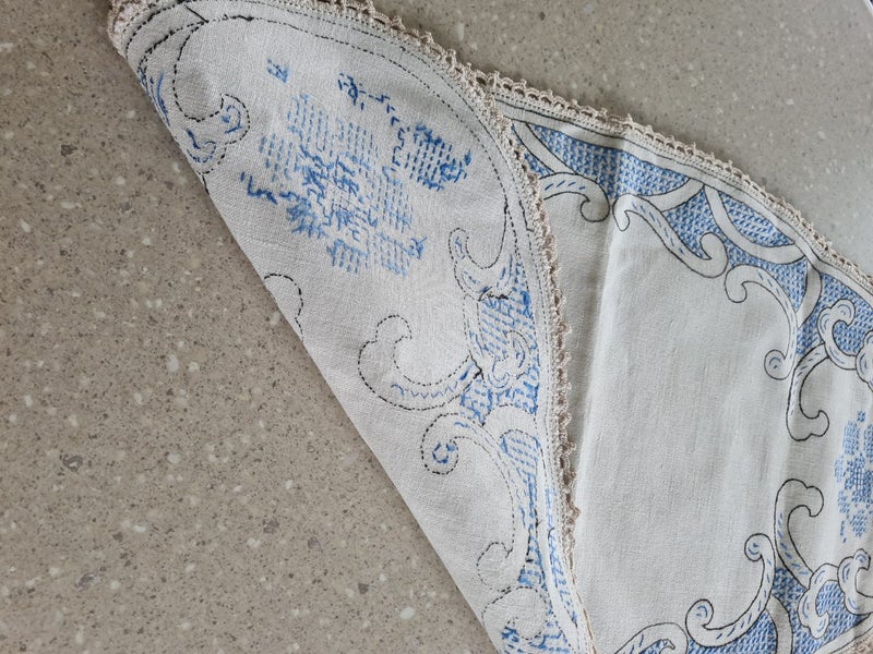 Vintage linens Carousel 3