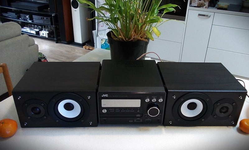 Beautiful STYLE, Great SOUND, JVC MICRO set RADIO+ CD+ SPKRS + REMOTE: all WORKS Carousel 1