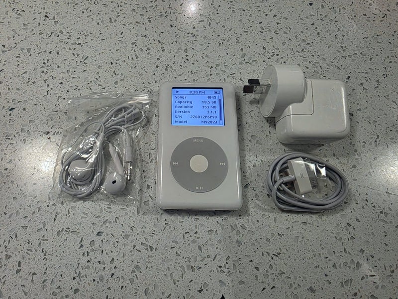 iPod Classic - 20GB - 4th Gen Carousel 1
