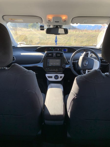 2016 Toyota Prius Hybrid E-Four64345276799105113