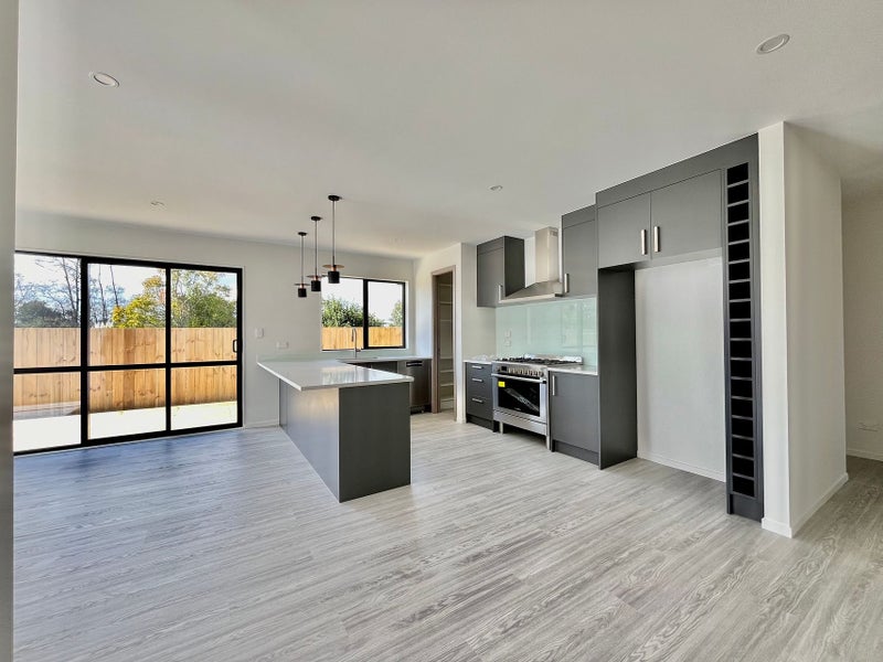 Pukekohe, 4 bedrooms64000736172418112