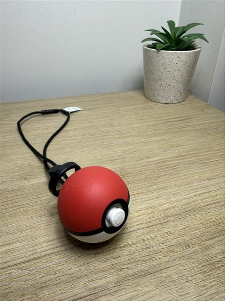 Pokemon Plus PokeBall Carousel 1