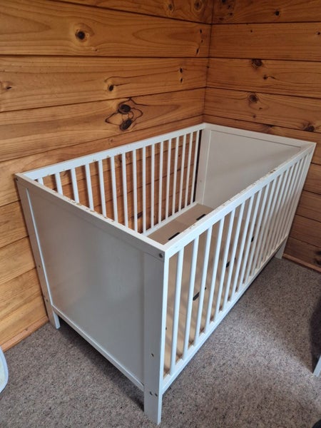 Mocka cot and mattress Carousel 1