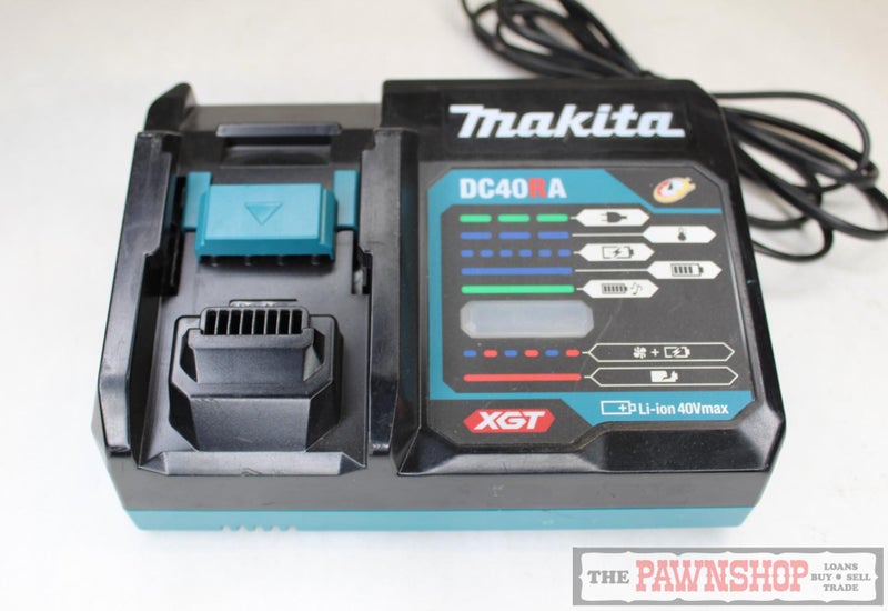 Makita 40Vmax XGT Rapid Charger Carousel 1