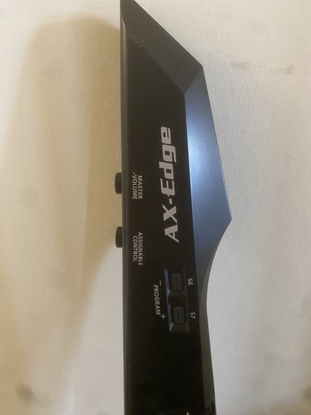 ROLAND AX EDGE KEYTAR SYNTH 49 KEY - BLACK64006822198274113