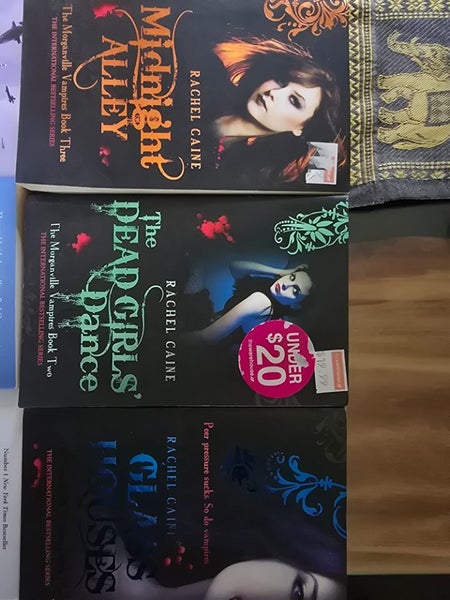 awesome bargin bulk books Carousel 2