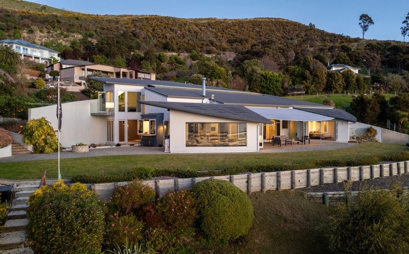 Elevated Position, Exceptional Bay Views64006972452610110