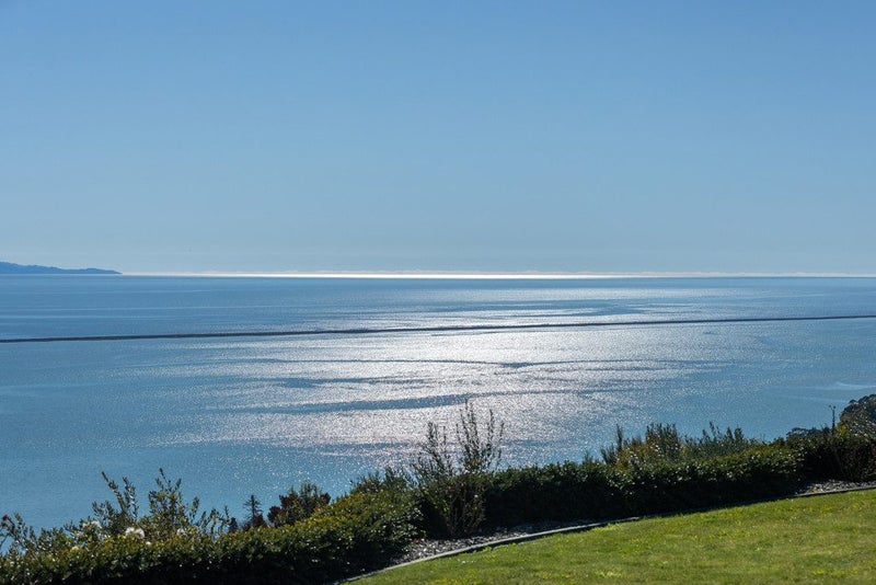 Elevated Position, Exceptional Bay Views64006972452610111