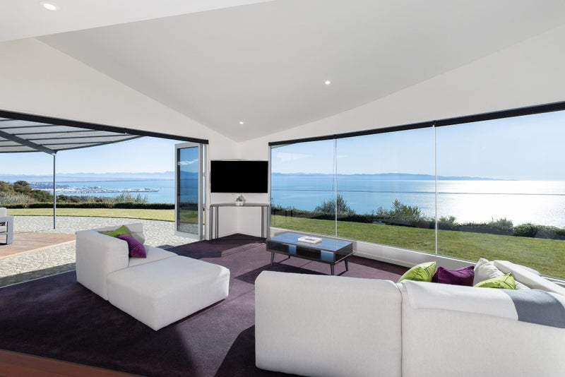 Elevated Position, Exceptional Bay Views64006972452610112