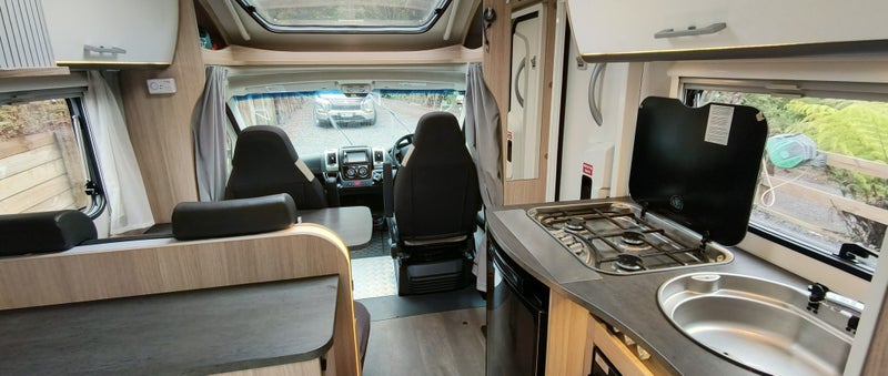 Sunlight T58 Automatic. 2019. Compact, Fixed bed64007695704321112