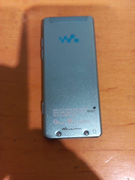 3 x iPods, 1 x Walkman Carousel 8