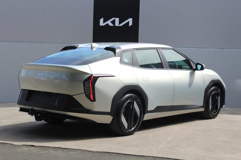 2025 Kia EV4 Light Long Range 2WD64008507016067112