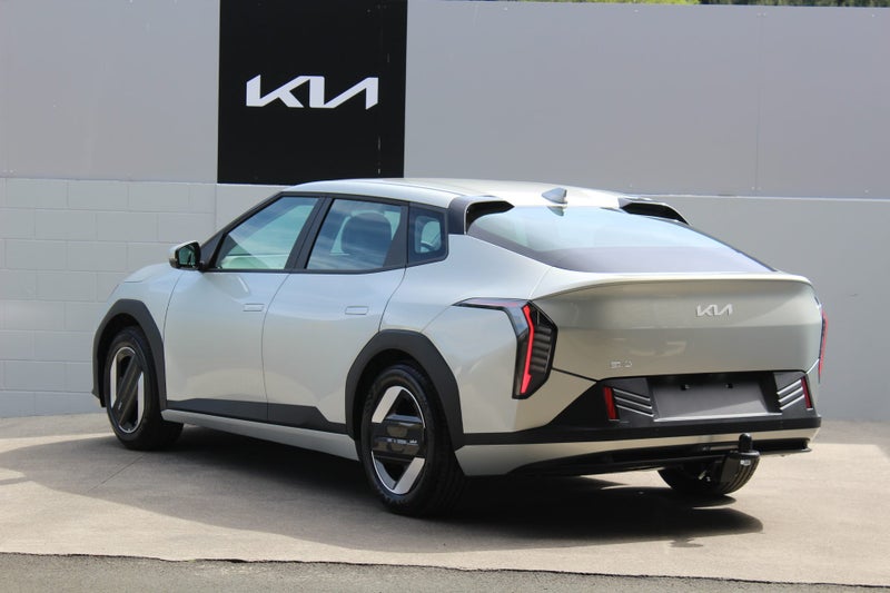 2025 Kia EV4 Light Long Range 2WD64008507016067114