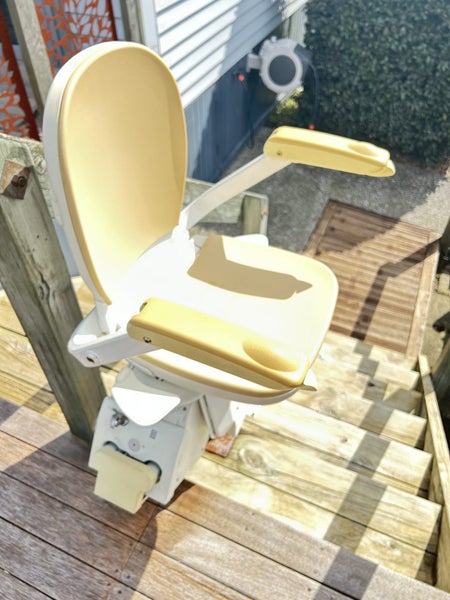 ACORN exterior stair lift Carousel 1