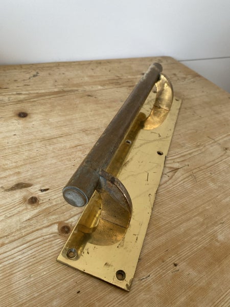 Heavy solid brass handle perfect for hand or tea towel rail. Carousel 1