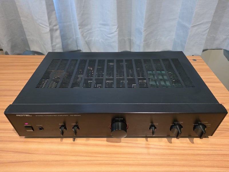 Premium Rotel RA-920AX Amplifier with Phono Carousel 1