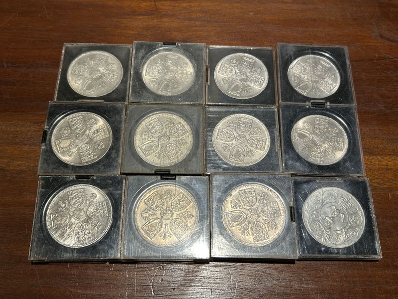 United Kingdom - (12) - Cased Crowns Carousel 2
