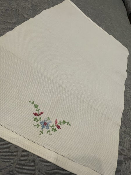A lovely little vintage embroidered Huckaback hand Cloth Carousel 1